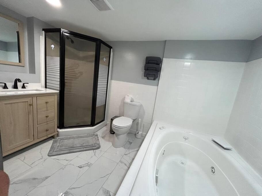 Comfy Lower Lvl Apt With Jetted Tub Near Uptown And Unc Charlotte Dış mekan fotoğraf