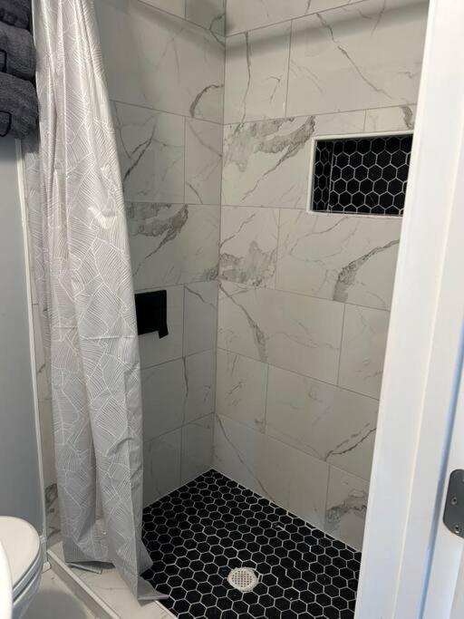 Comfy Lower Lvl Apt With Jetted Tub Near Uptown And Unc Charlotte Dış mekan fotoğraf