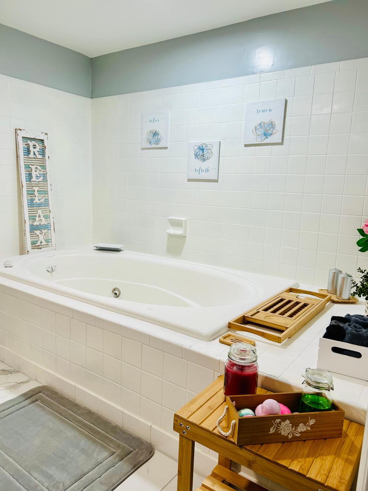 Comfy Lower Lvl Apt With Jetted Tub Near Uptown And Unc Charlotte Dış mekan fotoğraf