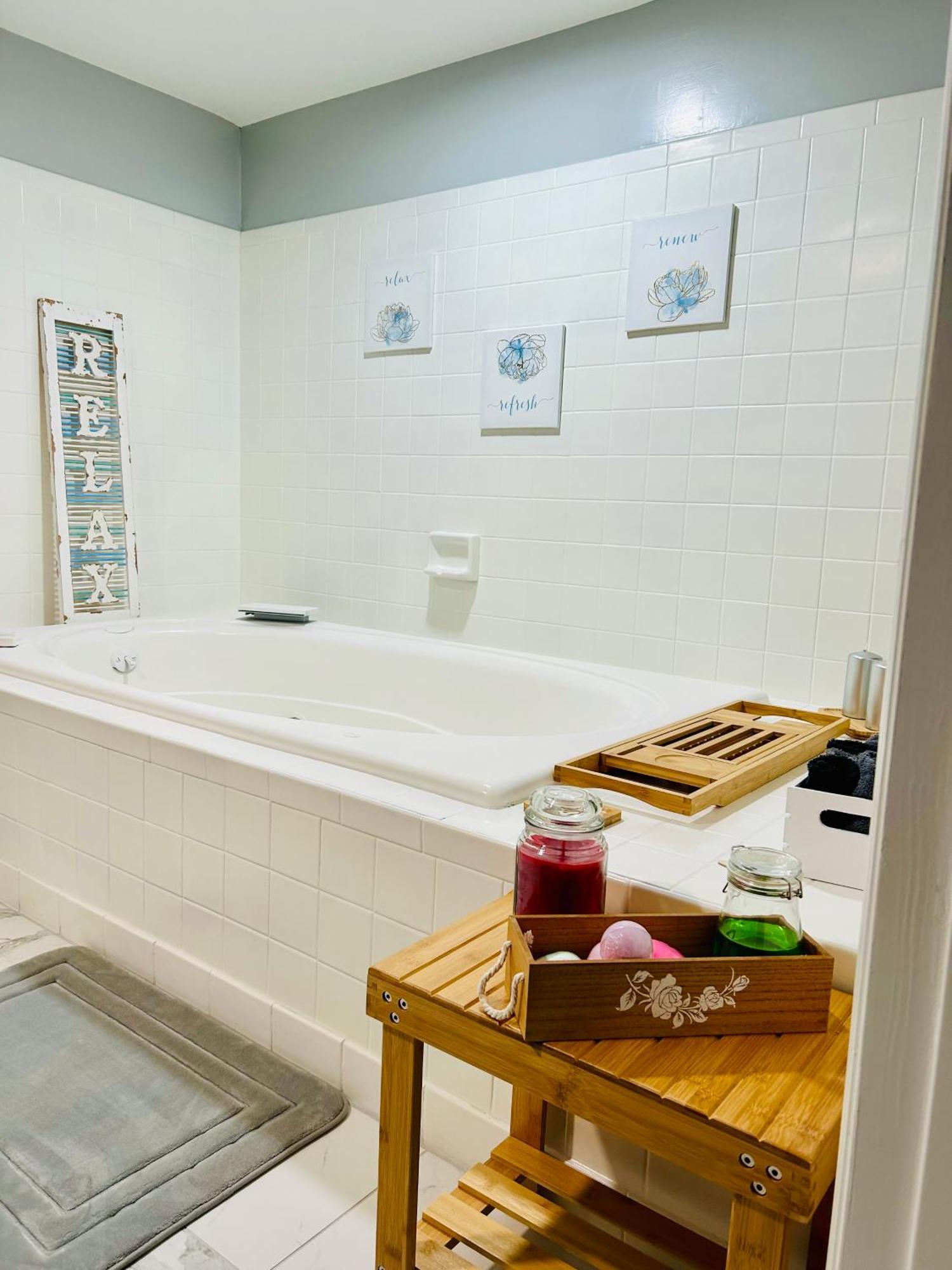 Comfy Lower Lvl Apt With Jetted Tub Near Uptown And Unc Charlotte Dış mekan fotoğraf
