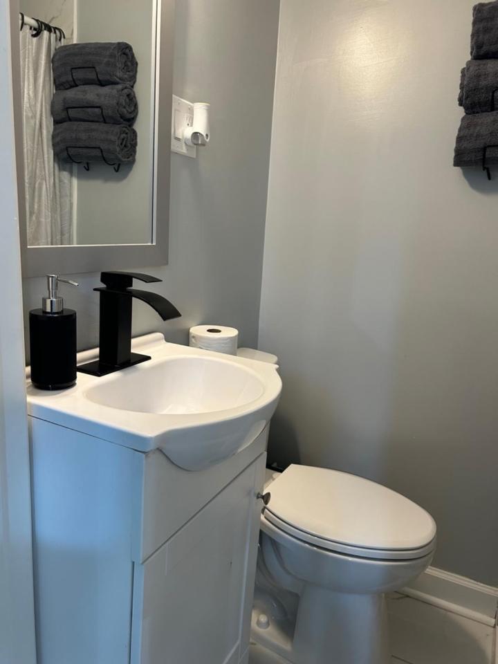 Comfy Lower Lvl Apt With Jetted Tub Near Uptown And Unc Charlotte Dış mekan fotoğraf