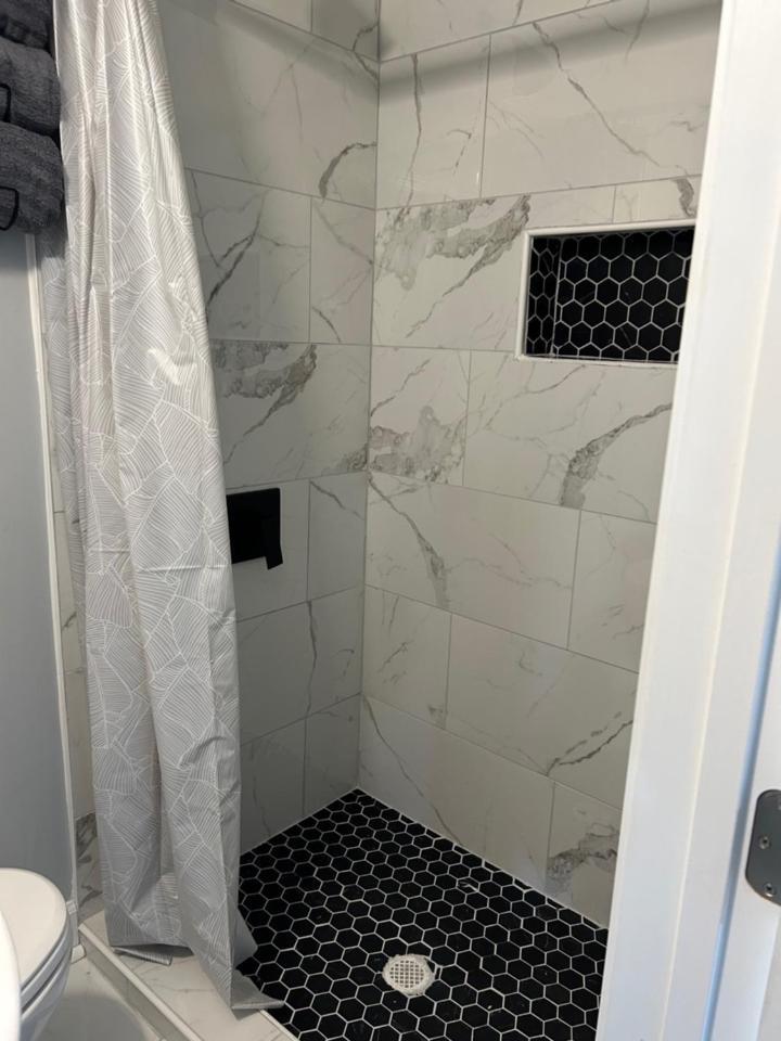 Comfy Lower Lvl Apt With Jetted Tub Near Uptown And Unc Charlotte Dış mekan fotoğraf
